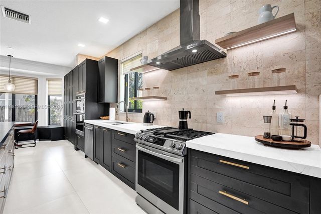 13076 NW 14th St, Pembroke Pines, FL 33028