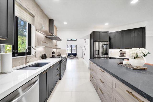 13076 NW 14th St, Pembroke Pines, FL 33028