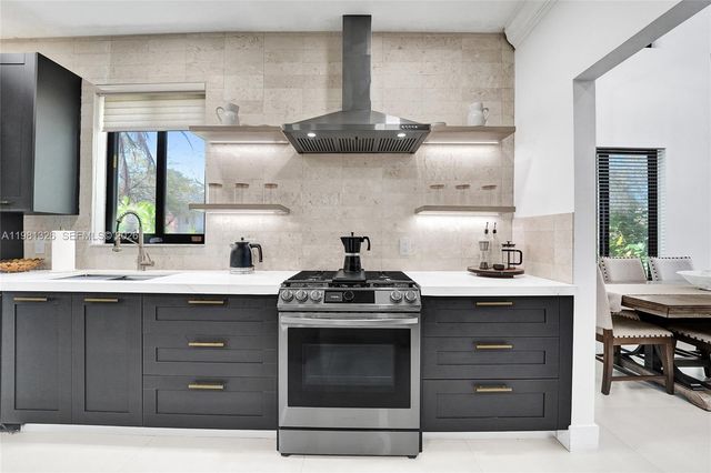 13076 NW 14th St, Pembroke Pines, FL 33028