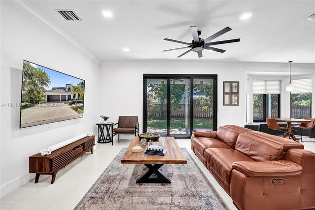 13076 NW 14th St, Pembroke Pines, FL 33028