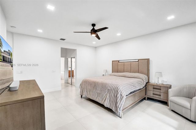 13076 NW 14th St, Pembroke Pines, FL 33028