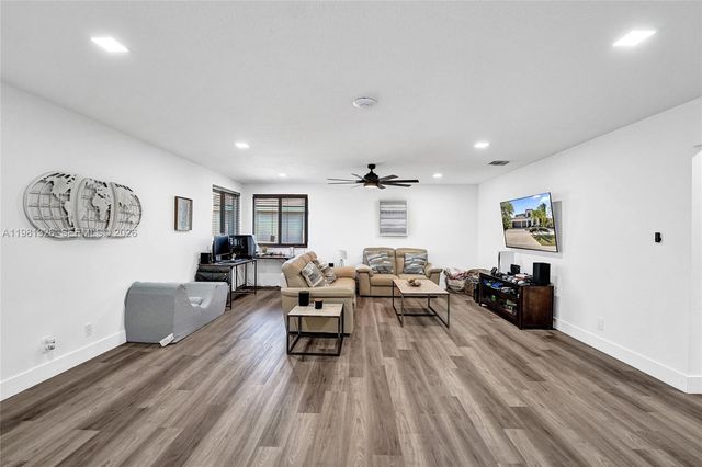 13076 NW 14th St, Pembroke Pines, FL 33028