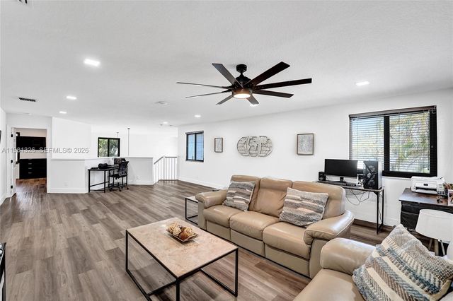 13076 NW 14th St, Pembroke Pines, FL 33028