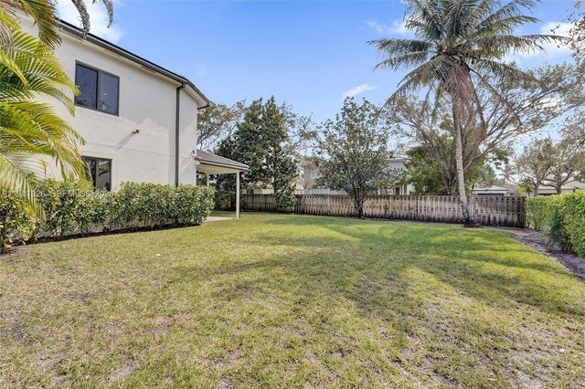 13076 NW 14th St, Pembroke Pines, FL 33028