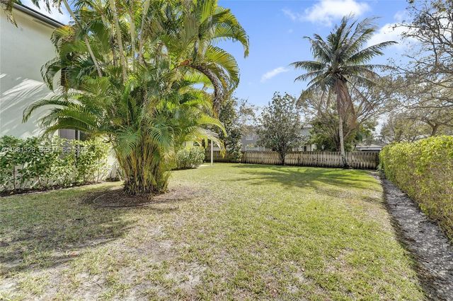 13076 NW 14th St, Pembroke Pines, FL 33028