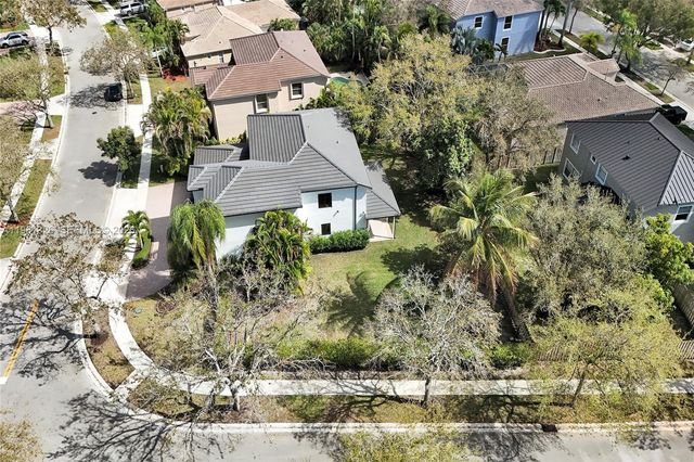 13076 NW 14th St, Pembroke Pines, FL 33028