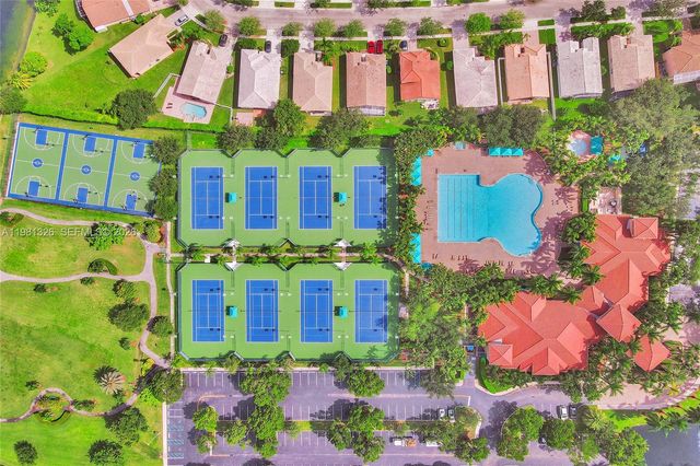 13076 NW 14th St, Pembroke Pines, FL 33028