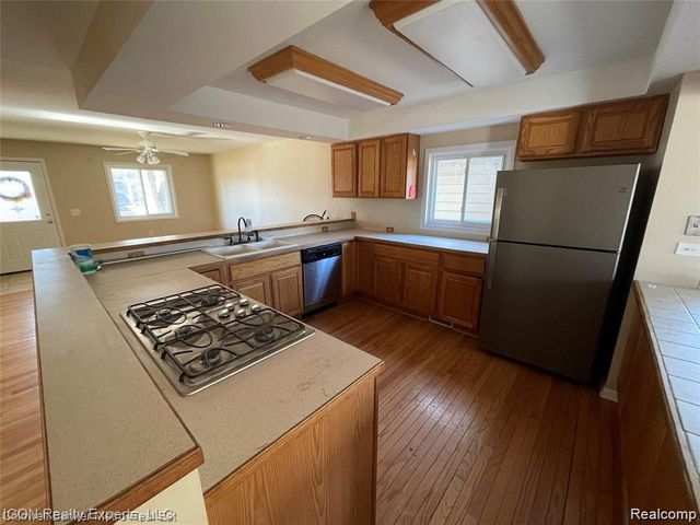 3060 Woodlawn Street, Commerce Charter Township, MI 48390