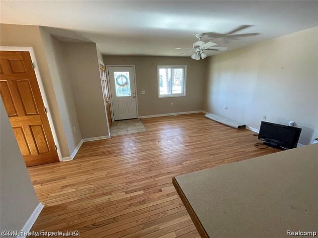 3060 Woodlawn Street, Commerce Charter Township, MI 48390