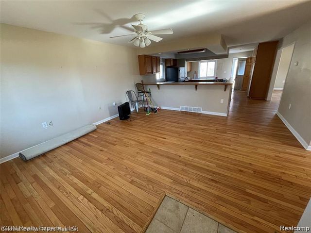 3060 Woodlawn Street, Commerce Charter Township, MI 48390