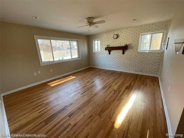 3060 Woodlawn Street, Commerce Charter Township, MI 48390