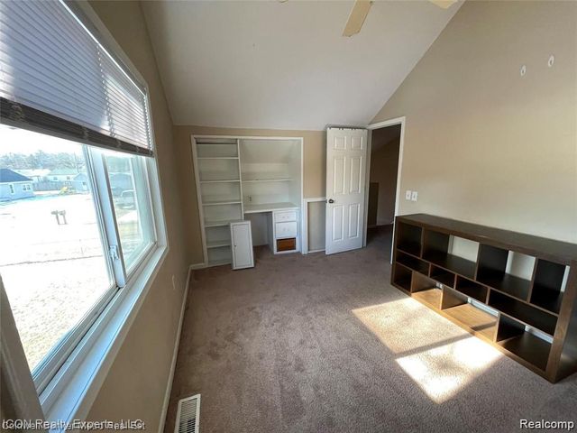 3060 Woodlawn Street, Commerce Charter Township, MI 48390