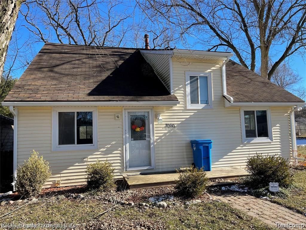 3060 Woodlawn Street, Commerce Charter Township, MI 48390