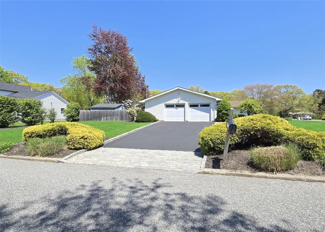 3 Memory Way, Stony Brook, NY 11790