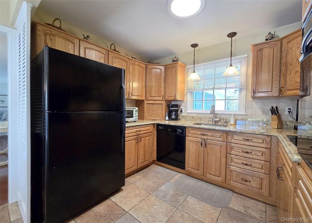 3 Memory Way, Stony Brook, NY 11790