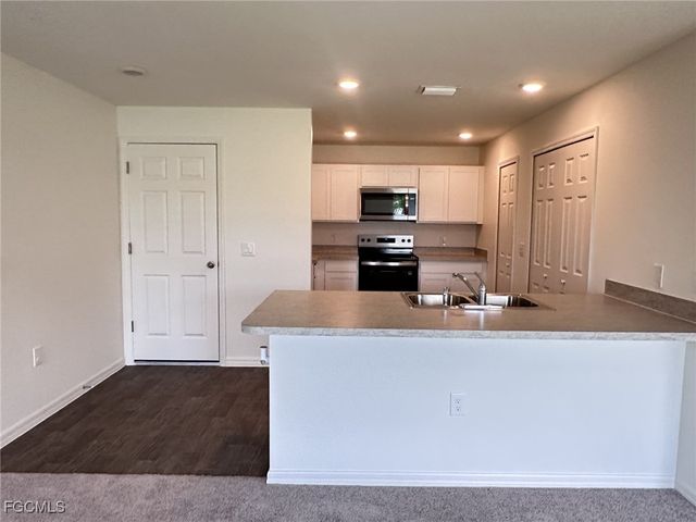 617 NW 28th TER, Cape Coral, FL 33993