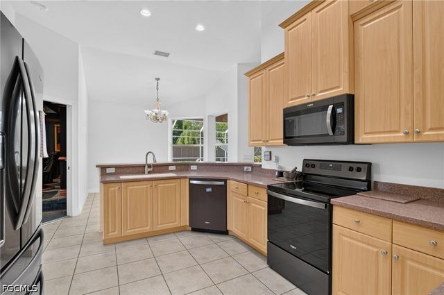 1012 SW 39th TER, Cape Coral, FL 33914