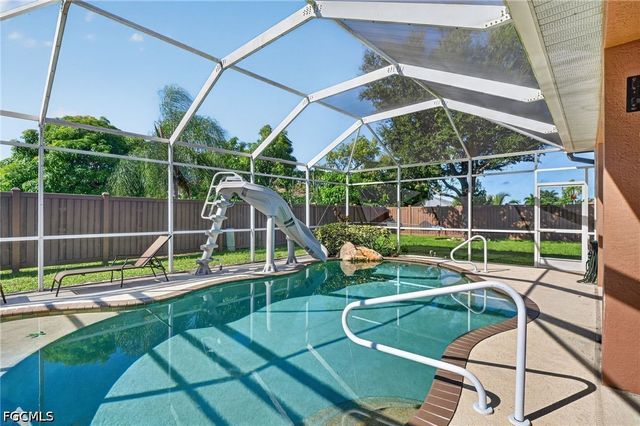 1012 SW 39th TER, Cape Coral, FL 33914