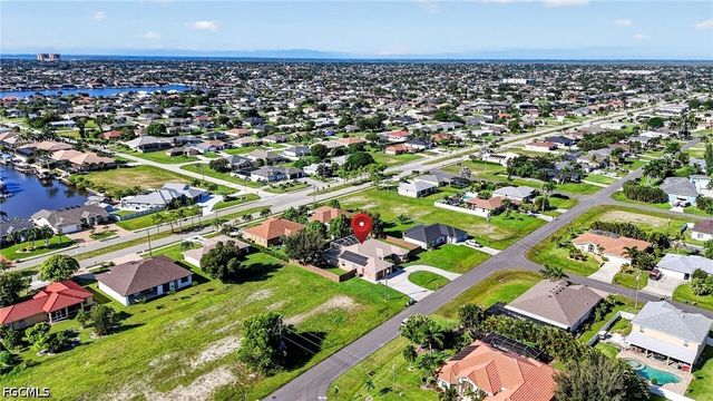 1012 SW 39th TER, Cape Coral, FL 33914