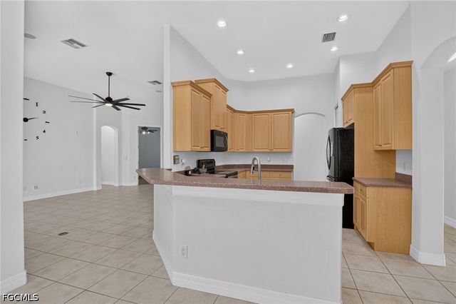 1012 SW 39th TER, Cape Coral, FL 33914
