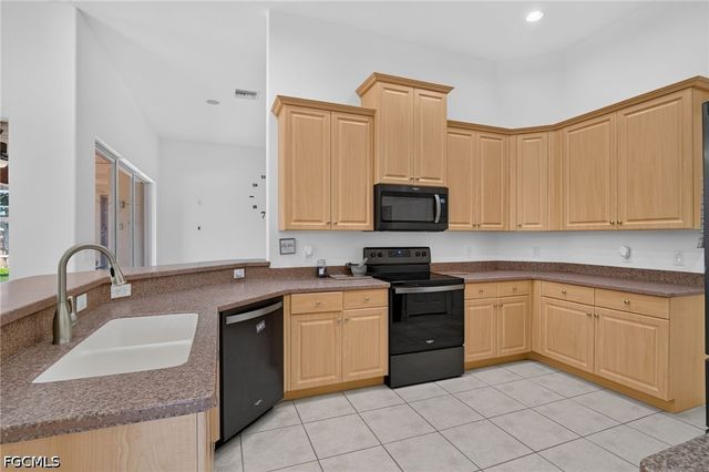 1012 SW 39th TER, Cape Coral, FL 33914