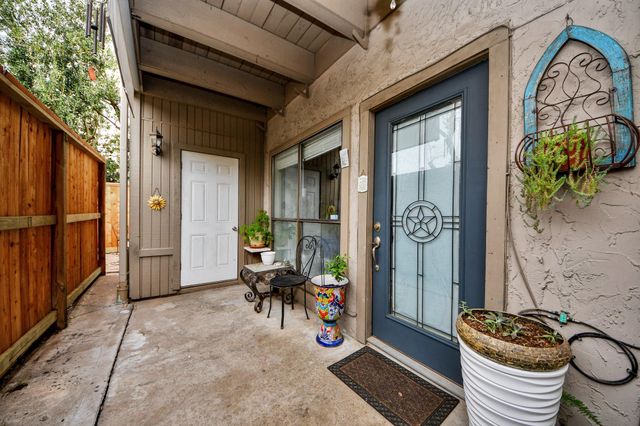 5711 Sugar Hill Drive 117, Houston, TX 77057