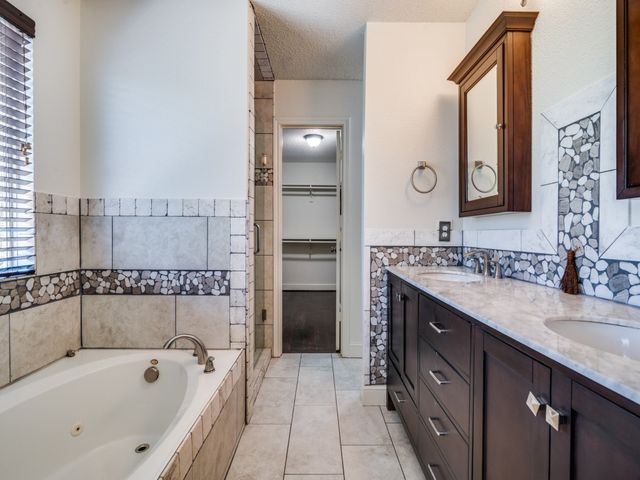 8605 Treasure Cove, Rowlett, TX 75089