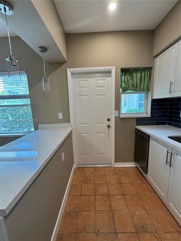 725 NE 91st St 1D, Miami Shores, FL 33138