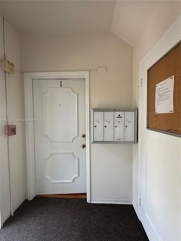 725 NE 91st St 1D, Miami Shores, FL 33138