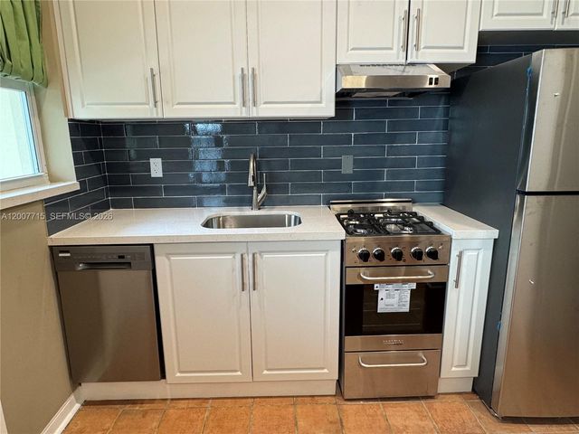 725 NE 91st St 1D, Miami Shores, FL 33138