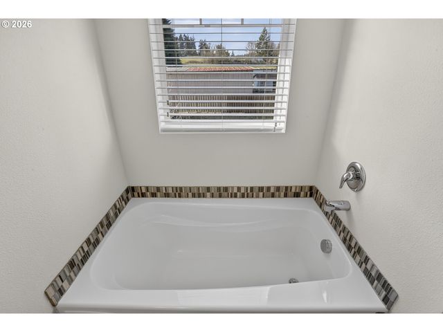 51380 Sw RANDSTAD St, Scappoose, OR 97056