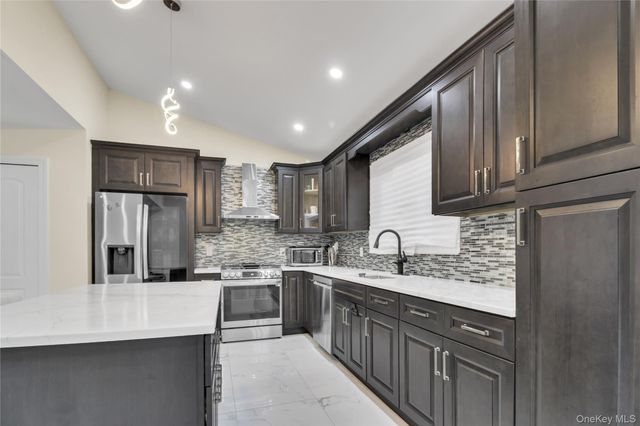 858 Prescott Street, Valley Stream, NY 11580