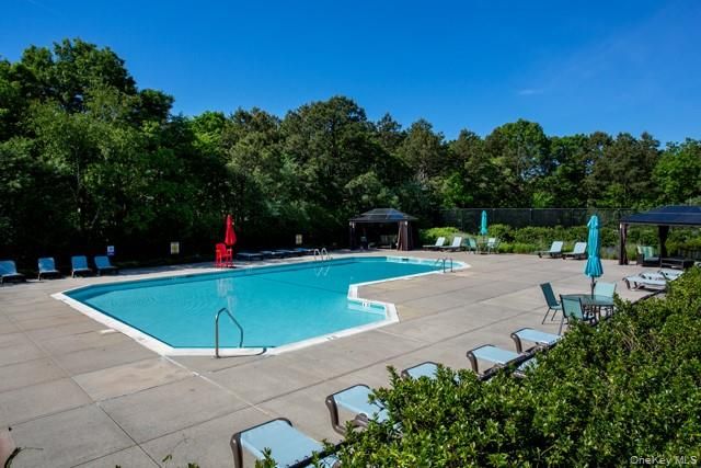 1806 Saddle Rock Road 1806, Holbrook, NY 11741