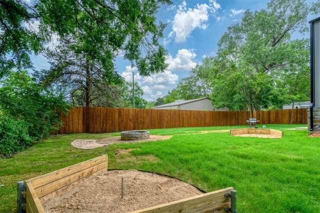 176 Denison Drive, Pottsboro, TX 75076