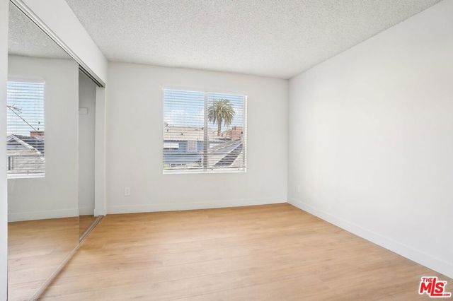 1352 S Carmelina Avenue 206, Los Angeles, CA 90025
