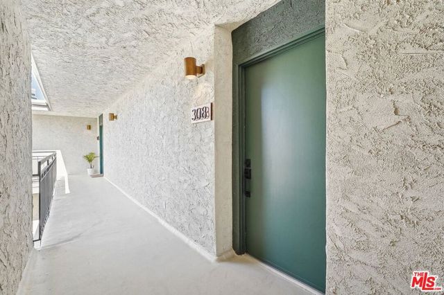 1352 S Carmelina Avenue 206, Los Angeles, CA 90025