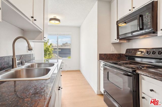 1352 S Carmelina Avenue 206, Los Angeles, CA 90025