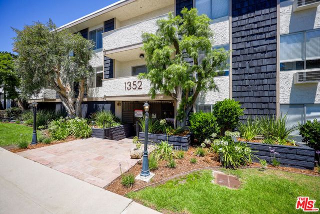 1352 S Carmelina Avenue 206, Los Angeles, CA 90025