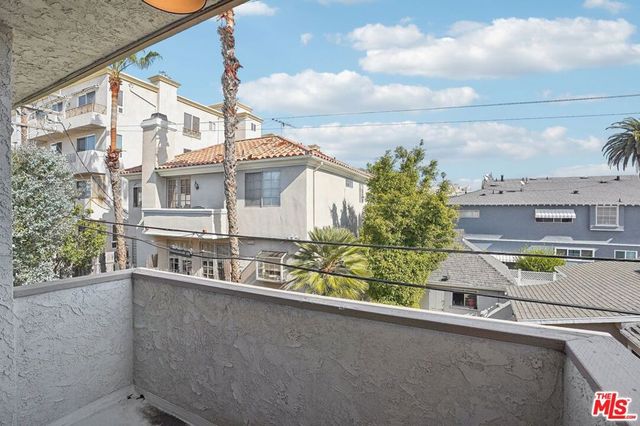 1352 S Carmelina Avenue 206, Los Angeles, CA 90025