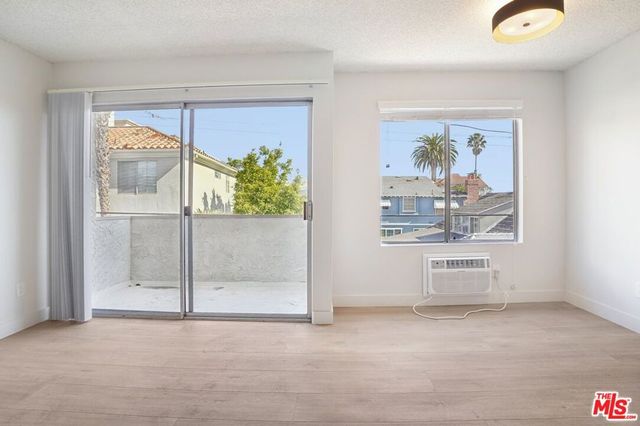 1352 S Carmelina Avenue 206, Los Angeles, CA 90025