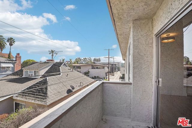 1352 S Carmelina Avenue 206, Los Angeles, CA 90025