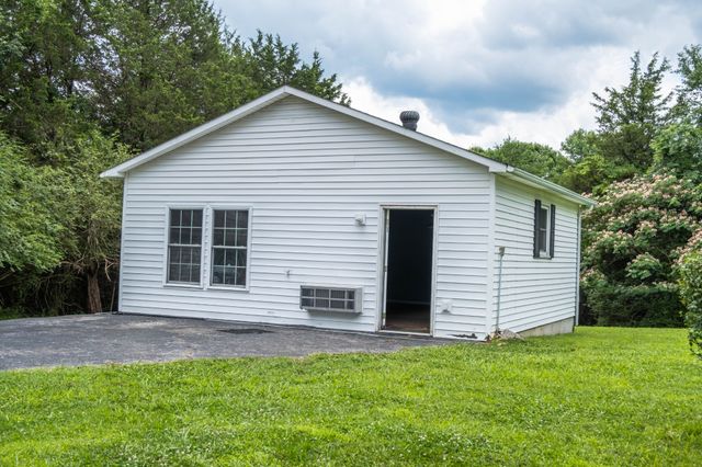 118 Bone Cave Rd, Rock Island, TN 38581