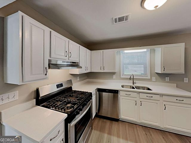 411 River Point Drive, Woodstock, GA 30188