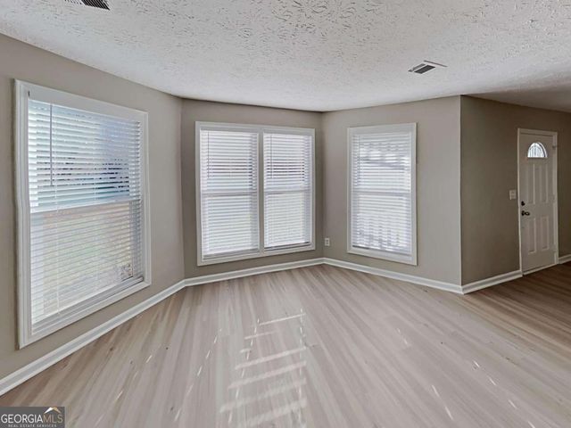 411 River Point Drive, Woodstock, GA 30188