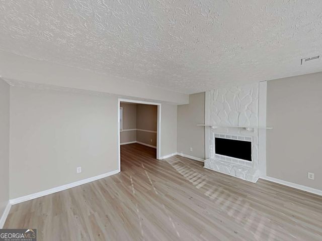 411 River Point Drive, Woodstock, GA 30188