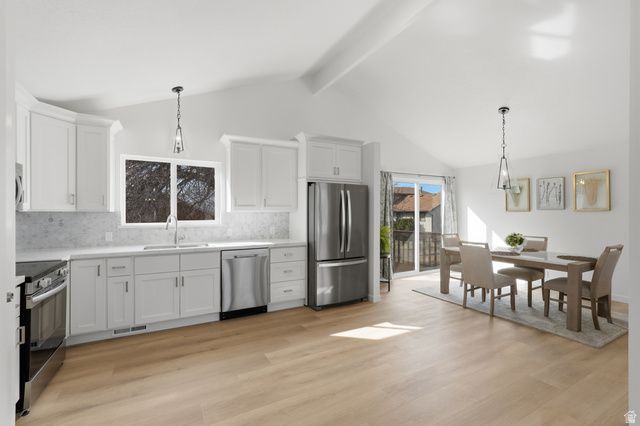 9828 S PINEHURST DR, Sandy, UT 84092