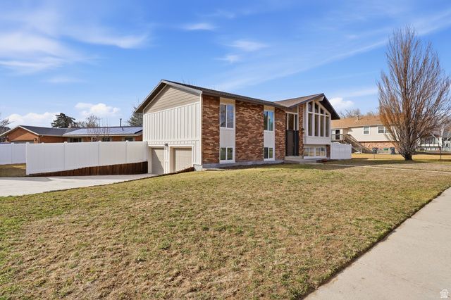 9828 S PINEHURST DR, Sandy, UT 84092