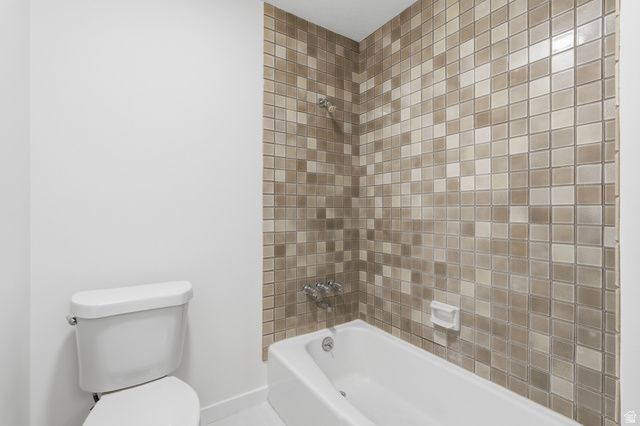 9828 S PINEHURST DR, Sandy, UT 84092