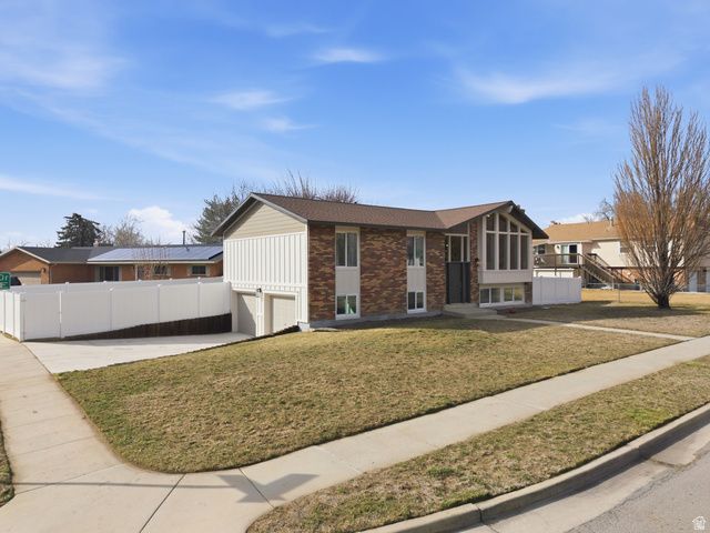 9828 S PINEHURST DR, Sandy, UT 84092