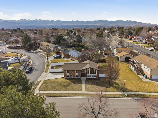 9828 S PINEHURST DR, Sandy, UT 84092
